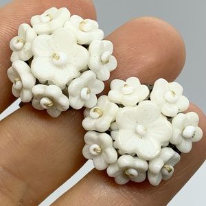 WEST GERMANY EARRINGS WHITE MOLDED GLASS FLOWER CLUSTER SCREW BACK 3/4”